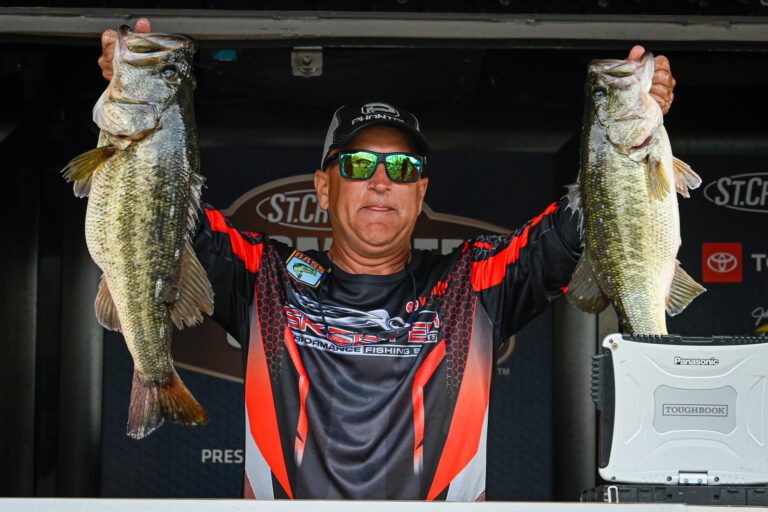 Big kicker lifts Hutson to lead at Bassmaster Open on Santee Cooper Lakes