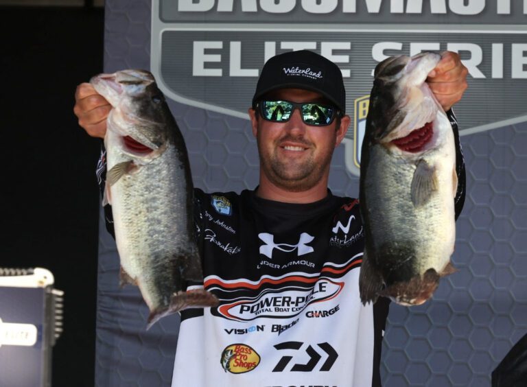 Johnston springs into lead on Day 2 of Bassmaster Elite Series event at St. Johns River