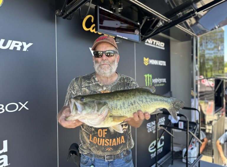 Darrell Stephens 6.62 leads Day 1 of the Big Bass Tour on Smith Mountain Lake