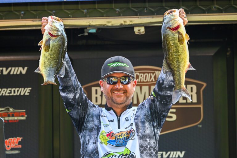 Beaudrie finds fallback spots for Day 1 lead in Bassmaster Open at Mississippi River