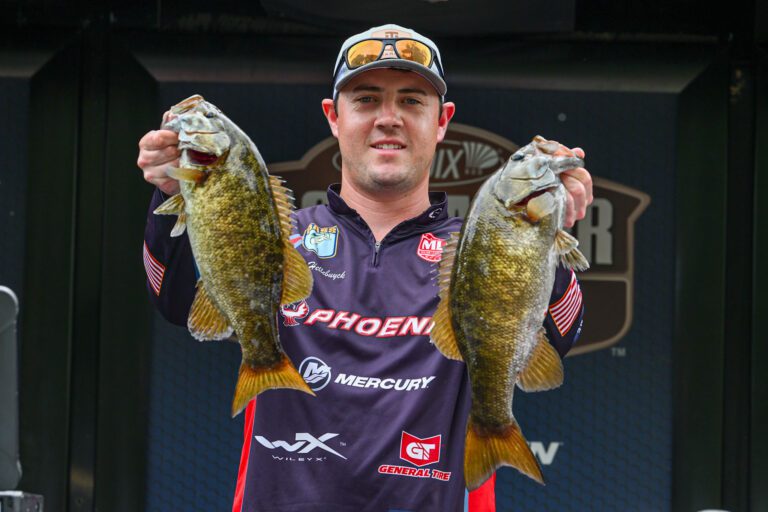 Hellebuyck pops into Day 2 lead in Bassmaster Open at Mississippi River