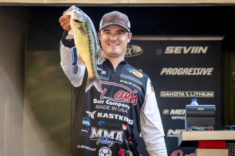 Davis overcomes tough morning to maintain lead at St. Croix Bassmaster Open at Lake Martin