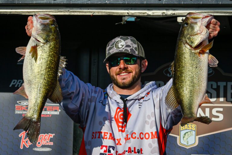 Two 6-pounders carry Clarke to the lead at Clarks Hill