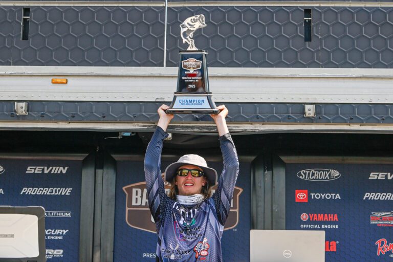 Schroeder delivers last-minute shocker win with only four bass on Day 3 at Tombigbee River