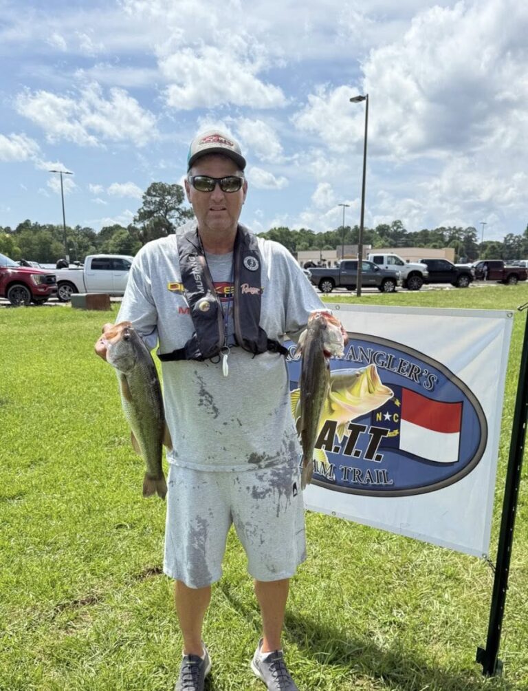 Chris Bumgardner wins the CATT Lake Wylie Spring Final with 5 bass weighing 16.17 lbs!