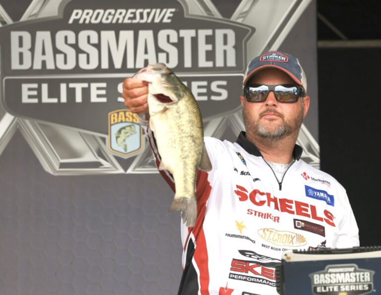 Adjustments keep Schlapper atop Bassmaster Elite at Sabine River