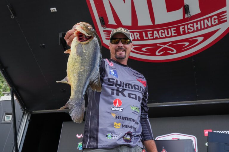 Alex Davis Leads Day 1 of Tackle Warehouse Invitationals Championship on Mississippi River