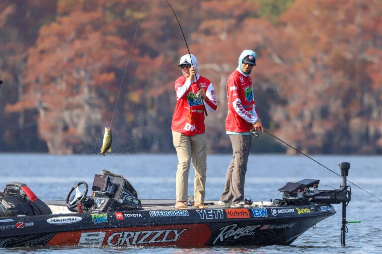 Team Lucas Oil’s Gill and Robinson Cruise to Day 2 Victory in Elimination Round Match 2 at Bass Pro Shops Summit Cup Presented by Zenni