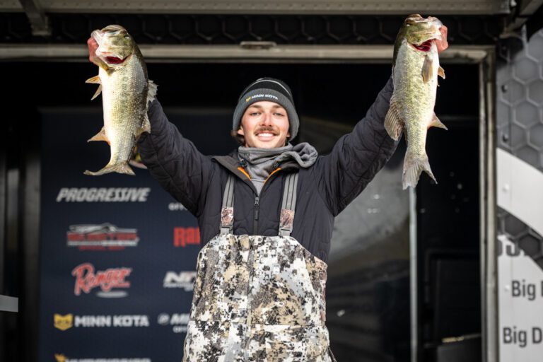 Alabama’s Fisher Anaya has taken the lead on Day 3 of the TNT Fireworks Bassmaster Team Championship with a total of 19 pounds, 8 ounces.
